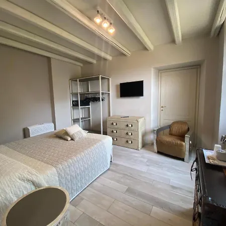 Maison d'hôtes Casale Raffaello Albese Con Cassano